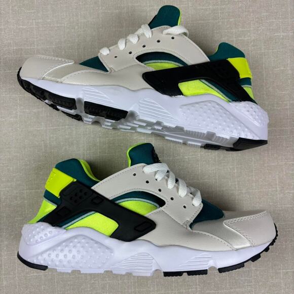 ⚡️ 2022 Nike Air Huarache Run “White Volt Bright Spruce” 7.5W - Picture 2 of 6